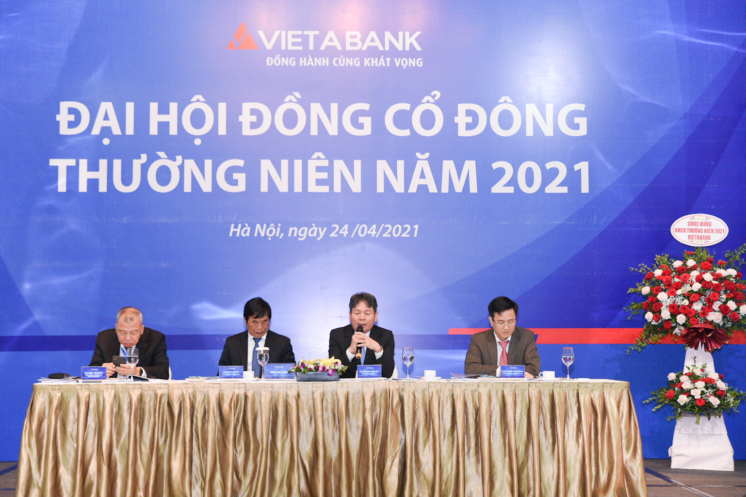 VAB là ngân hàng đầu tiên đăng ký giao dịch trên sàn UPCoM trong năm 2021.